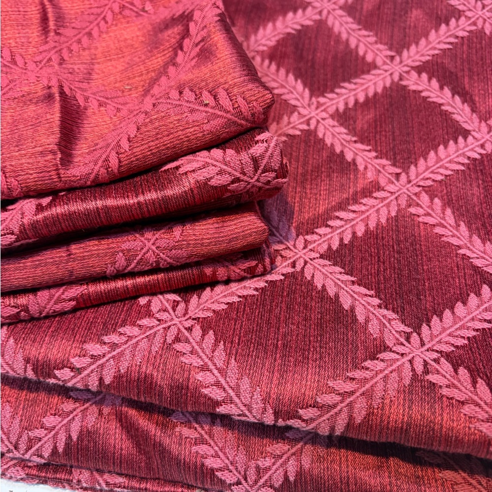 Lenox Laurel Leaf Table Cloth & Napkins red Classic damask design